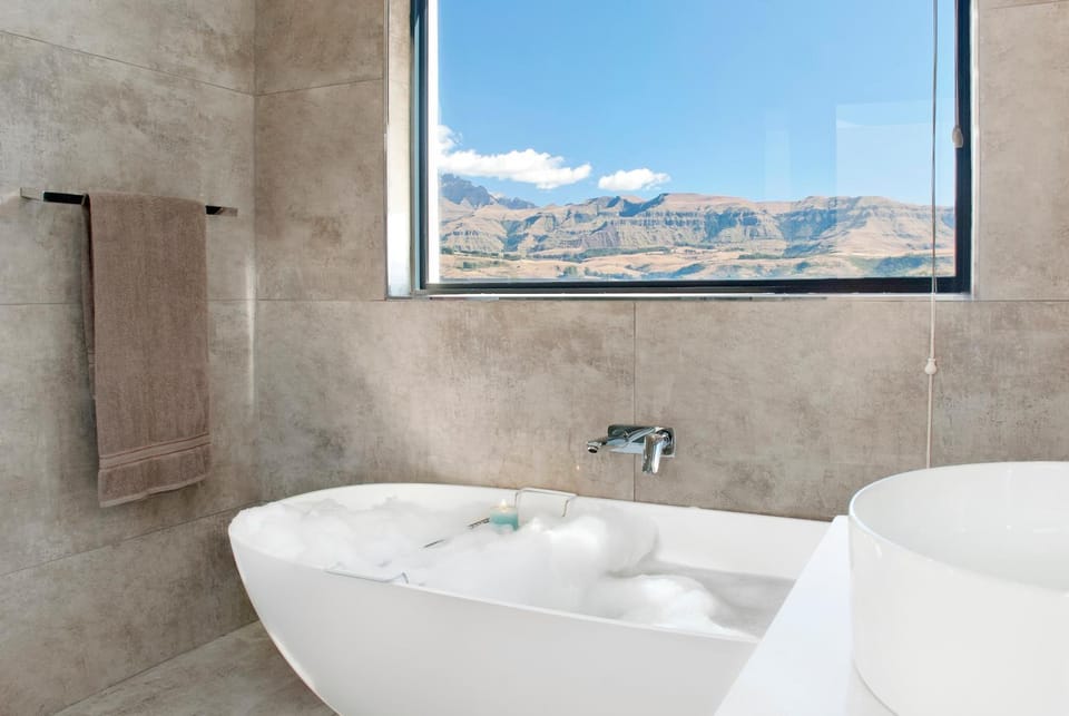 Natural landscape, Bathroom, Mountain view, Bath, towels