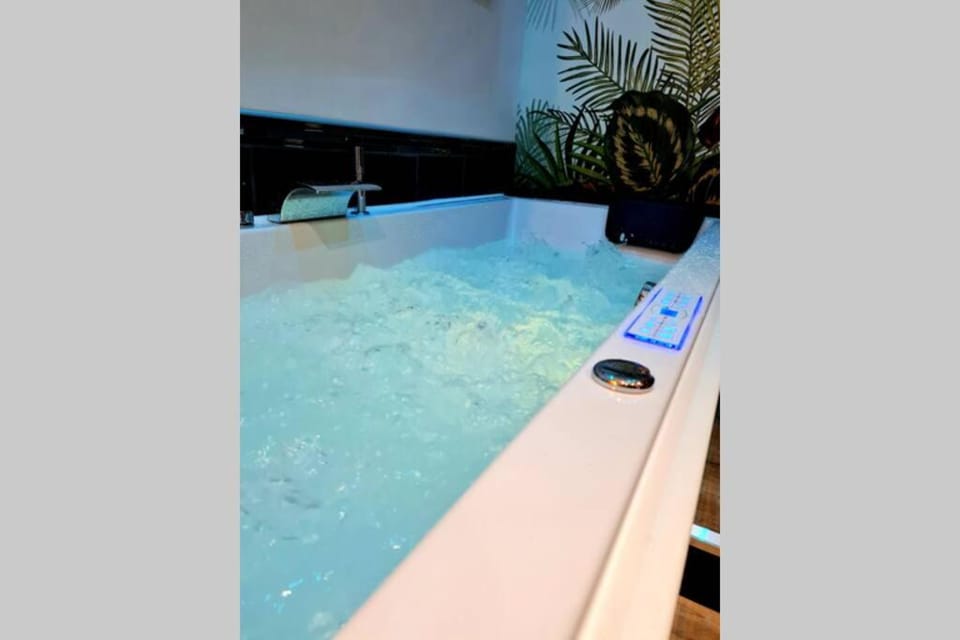 Appartement cosy avec baignoire balnéo Apartment in Hauts-de-France