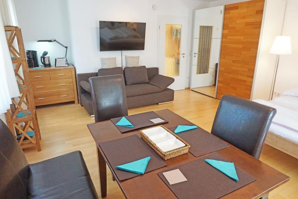 Living room, Lunch