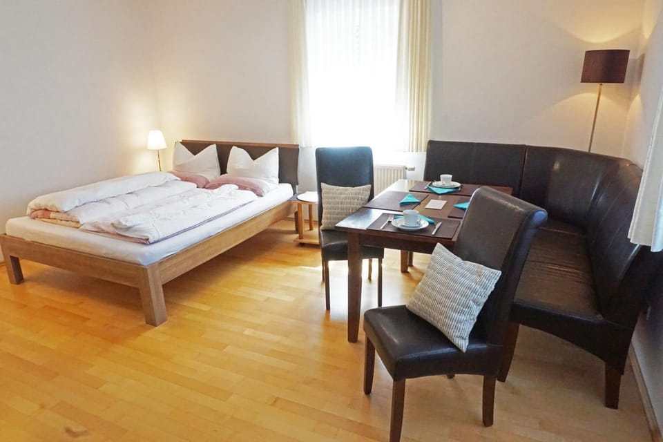 Bed, Dining area, Bedroom