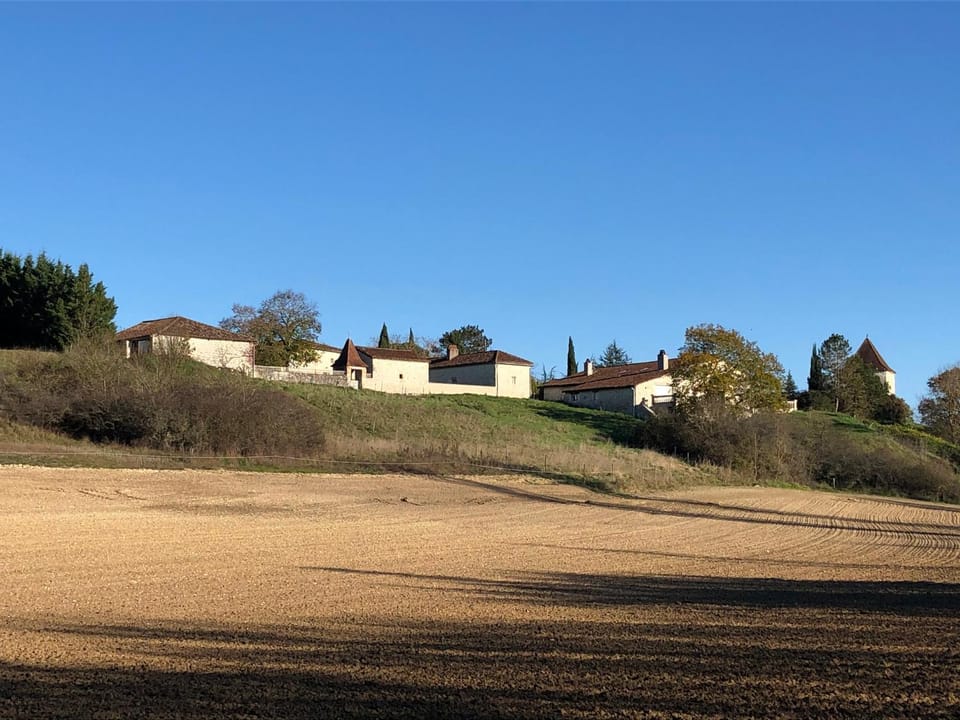 Property building, Neighbourhood, Natural landscape, Garden, Hiking