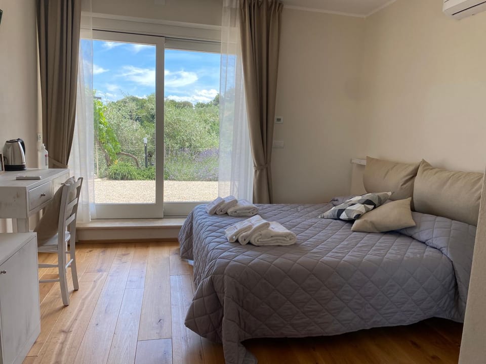 Podere Belsogno-Camera rosmarino Bed and Breakfast in Montalcino