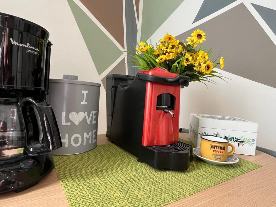 Coffee/tea facilities, minibar, toaster, Internal: Not applicable to any particular room