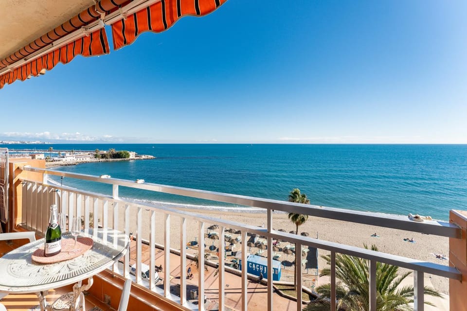 Nearby landmark, Day, Natural landscape, View (from property/room), Balcony/Terrace, Balcony/Terrace, Dining area, Beach, Sea view