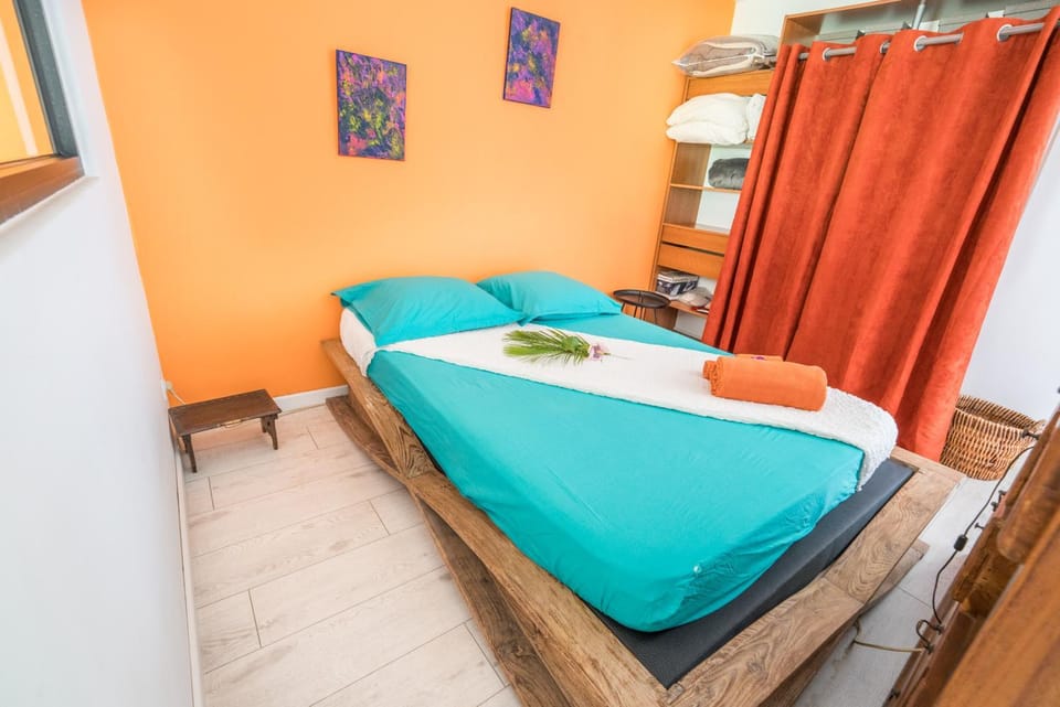 Photo of the whole room, Bedroom, storage