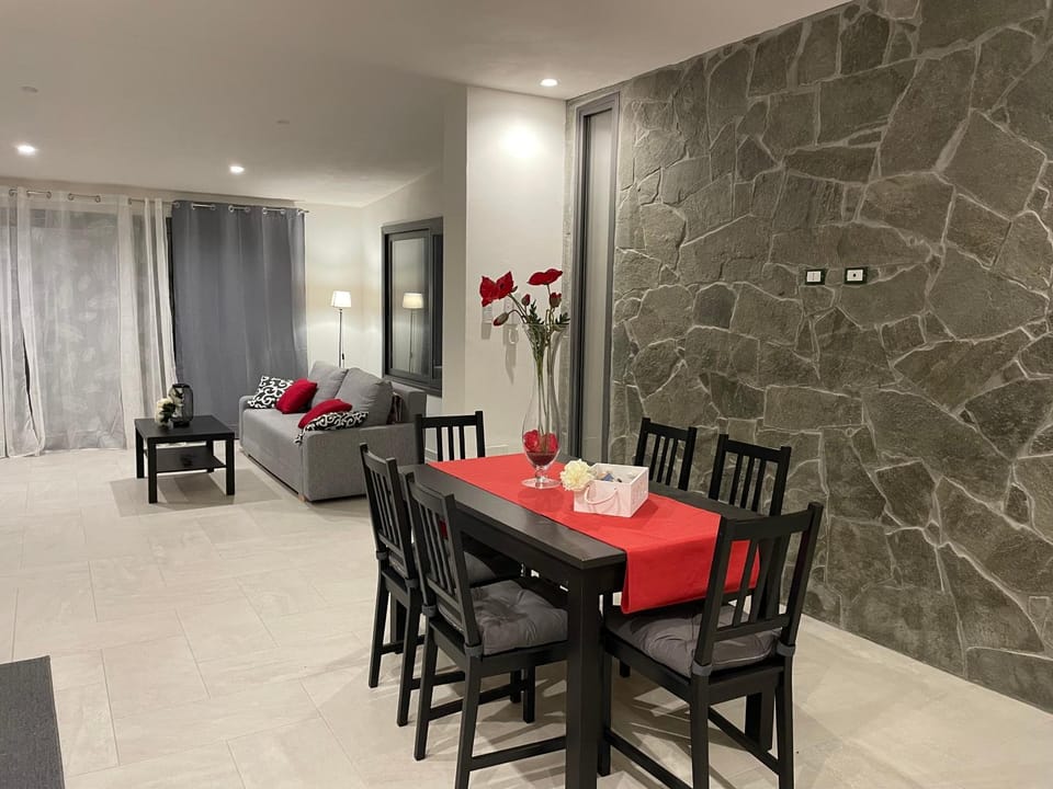 Living room, Seating area, Dining area