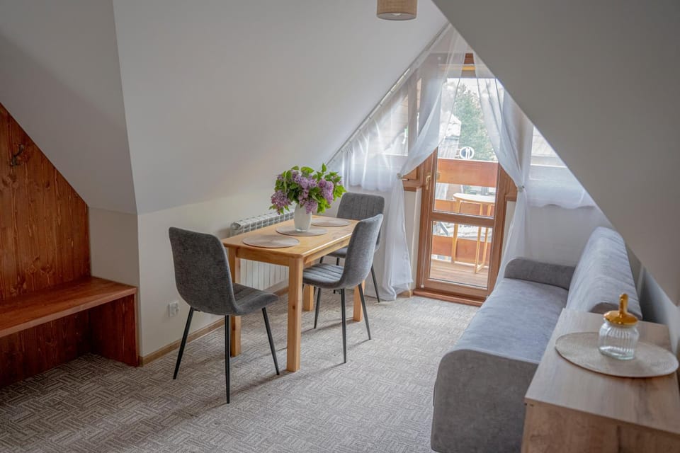 Balcony/Terrace, Living room, Seating area, Dining area