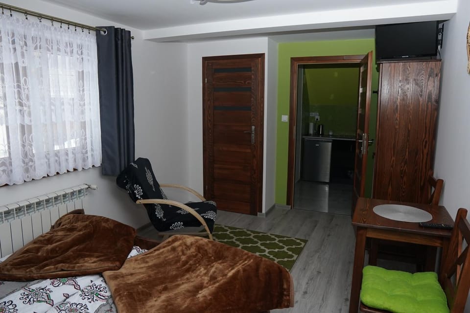 Toilet, Bed, Photo of the whole room, Dining area, wardrobe