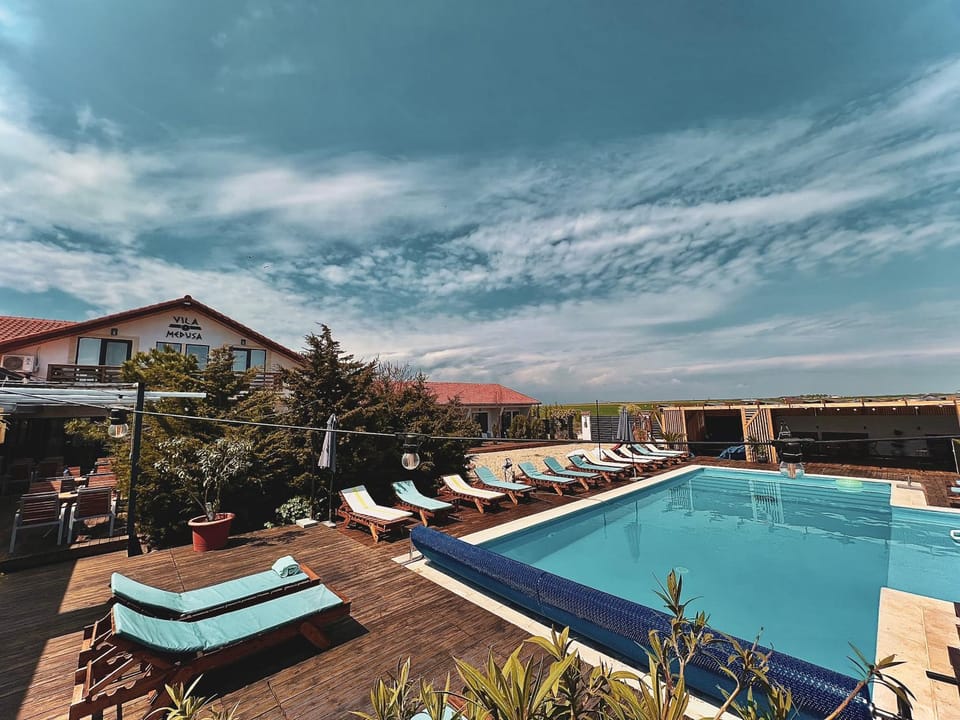 Balcony/Terrace, Pool view, Swimming pool, sunbed