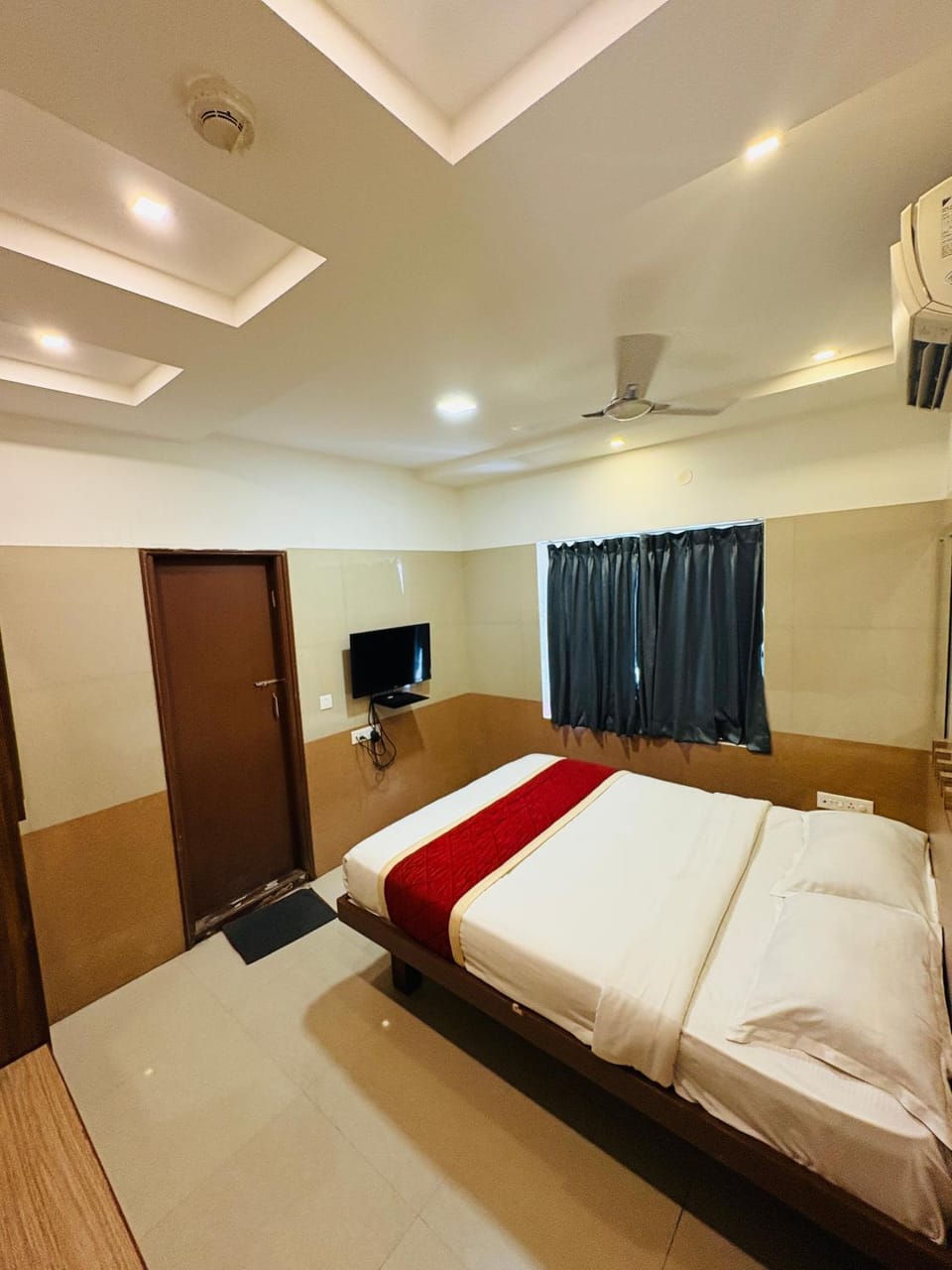 Crown Inn Hotel in Bengaluru