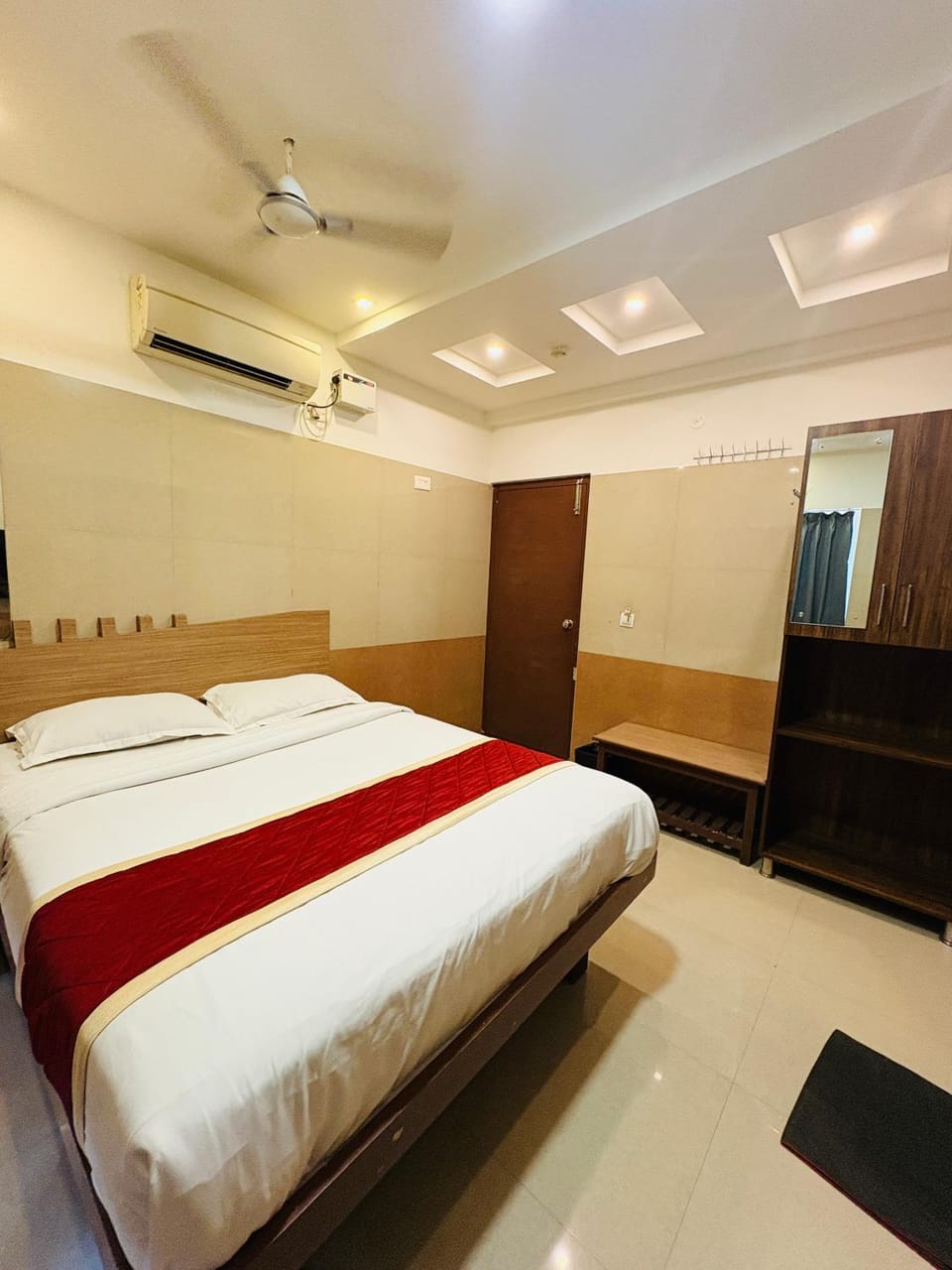 Crown Inn Hotel in Bengaluru