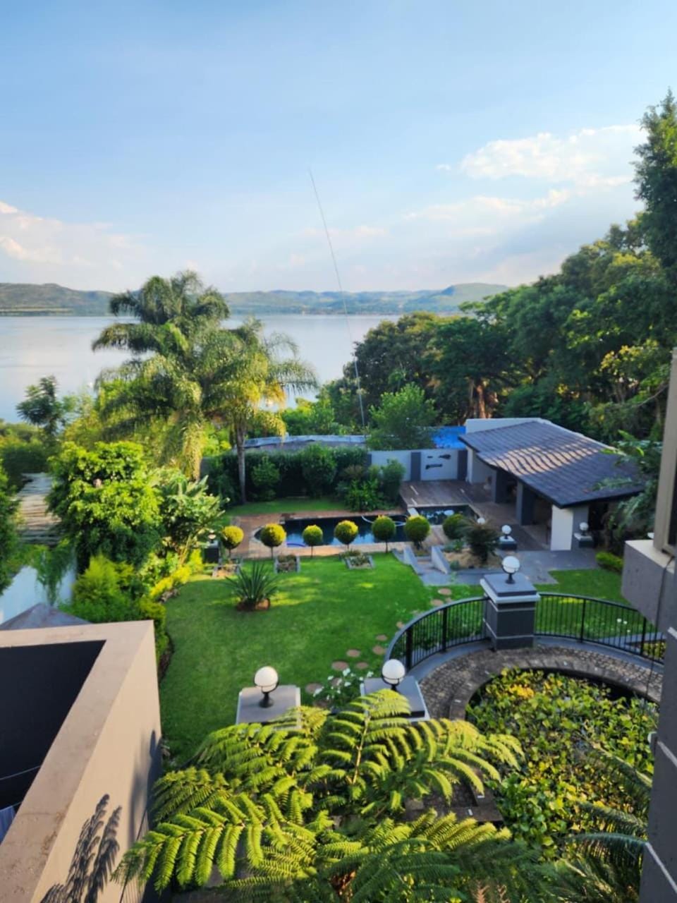 Romantic Getaway Hartbeespoort Apartment in Gauteng