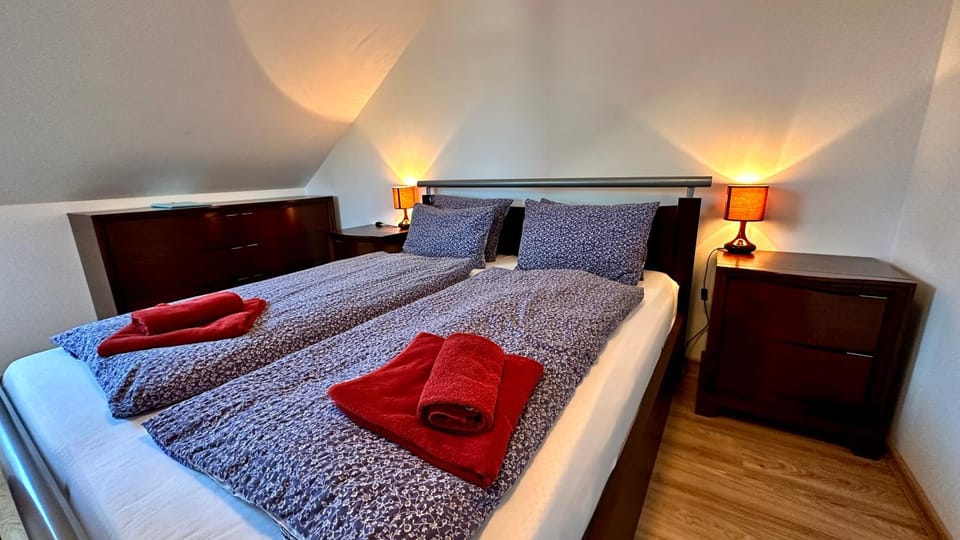 Bed, Photo of the whole room