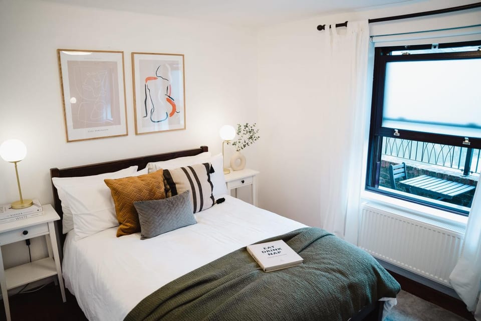 Stunning Riverside Oxford Apartment with Parking Apartment in Oxford