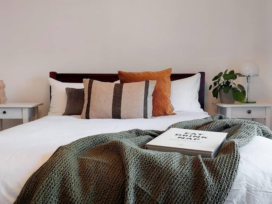 Stunning Riverside Oxford Apartment with Parking Apartment in Oxford