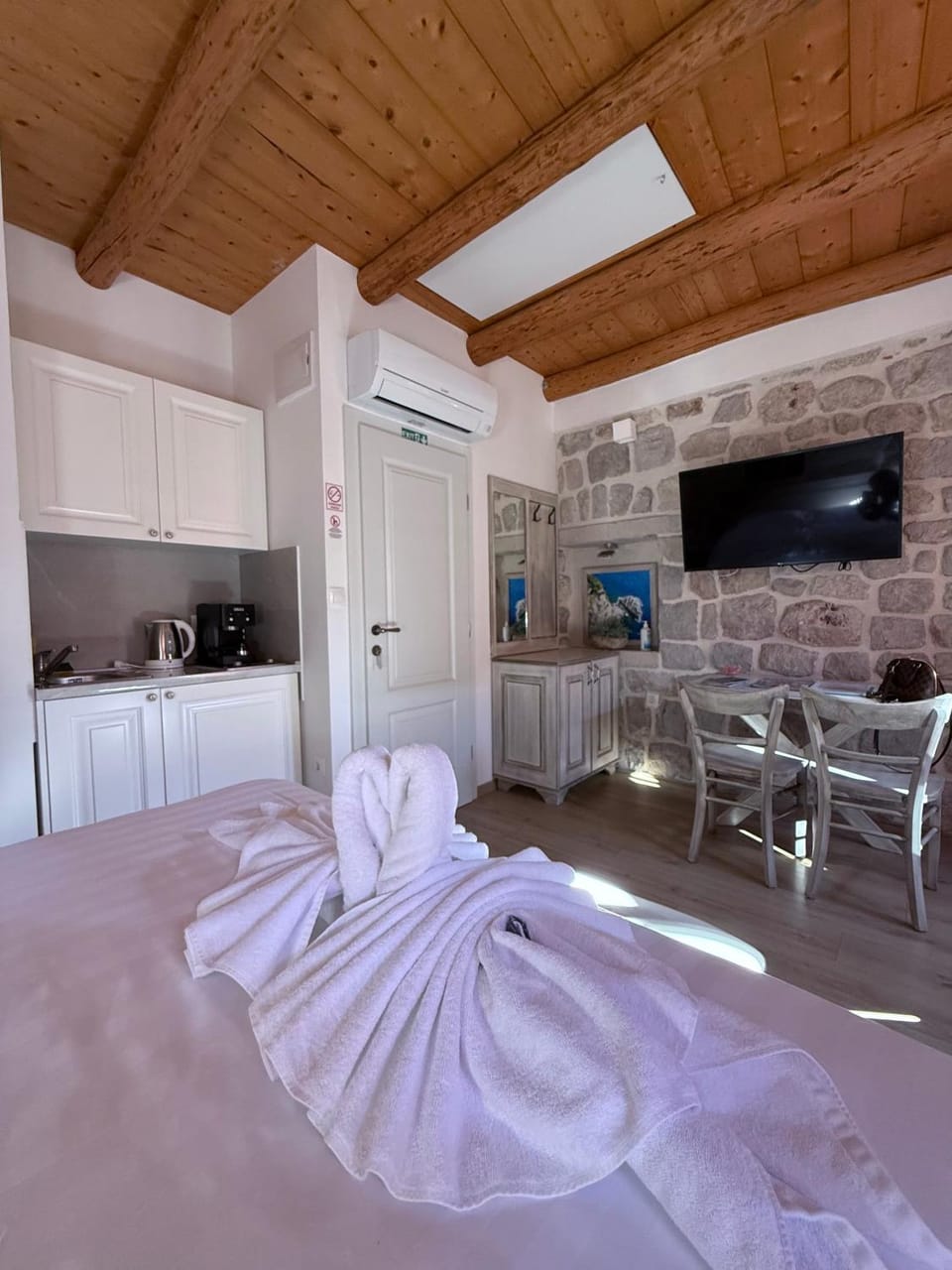 TV and multimedia, Living room, air conditioner