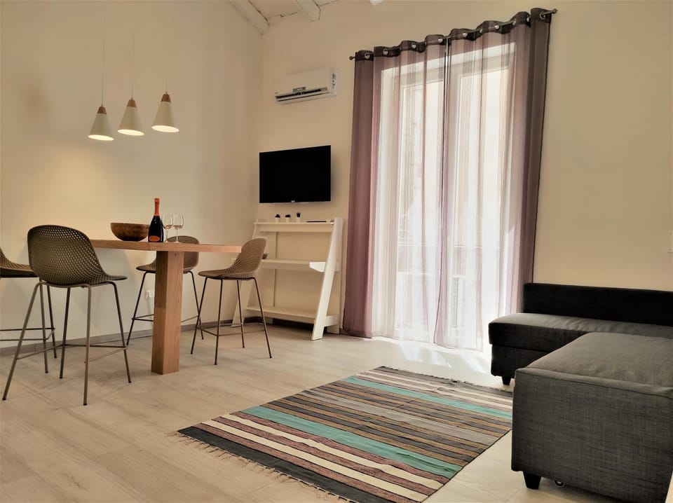 Communal lounge/ TV room, Living room, Seating area