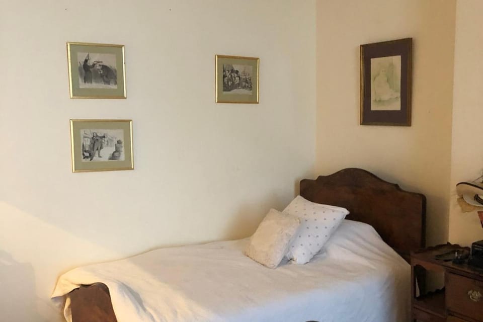 2 Bed House - Sleeps 6 - Garden Pets Parking House in Cheltenham