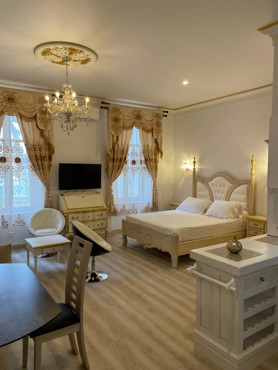 Photo of the whole room