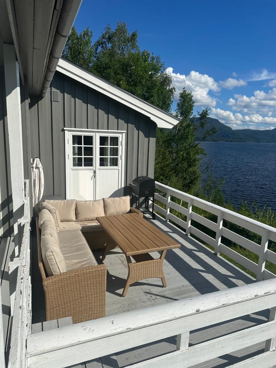 Day, Natural landscape, Balcony/Terrace, Seating area, Lake view, Mountain view