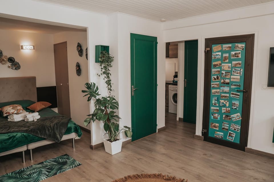 Grand studio, vue mer centre ville carte parking Apartment in Sanary-sur-Mer