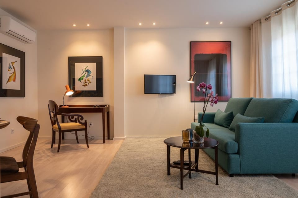 Communal lounge/ TV room, TV and multimedia, Living room, Seating area