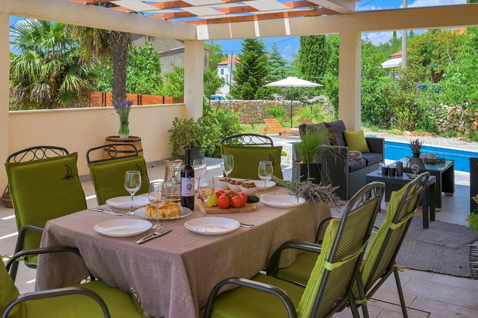 Balcony/Terrace, Food and drinks, Pool view