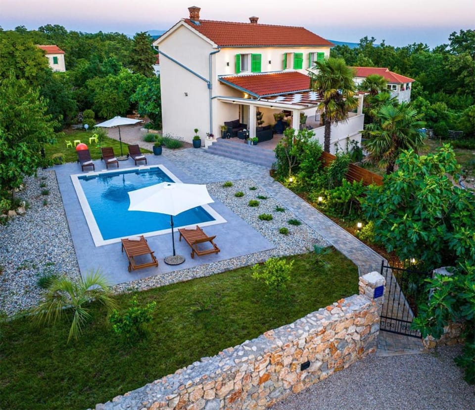 Property building, Garden, Garden view, Pool view, Swimming pool, Swimming pool