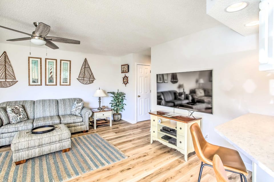 Waterfront North Myrtle Beach Condo w/ Pool Access House in North Myrtle Beach