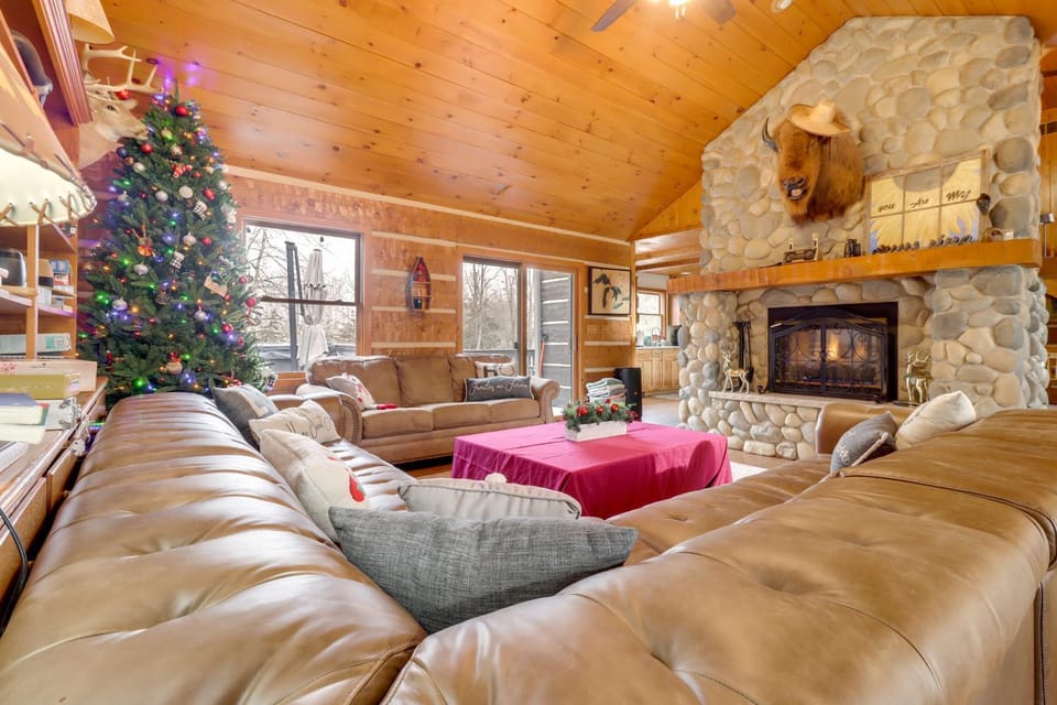 Custom-Built Clarklake Cabin: Sauna & Cold Plunge! Cabin in Ohio