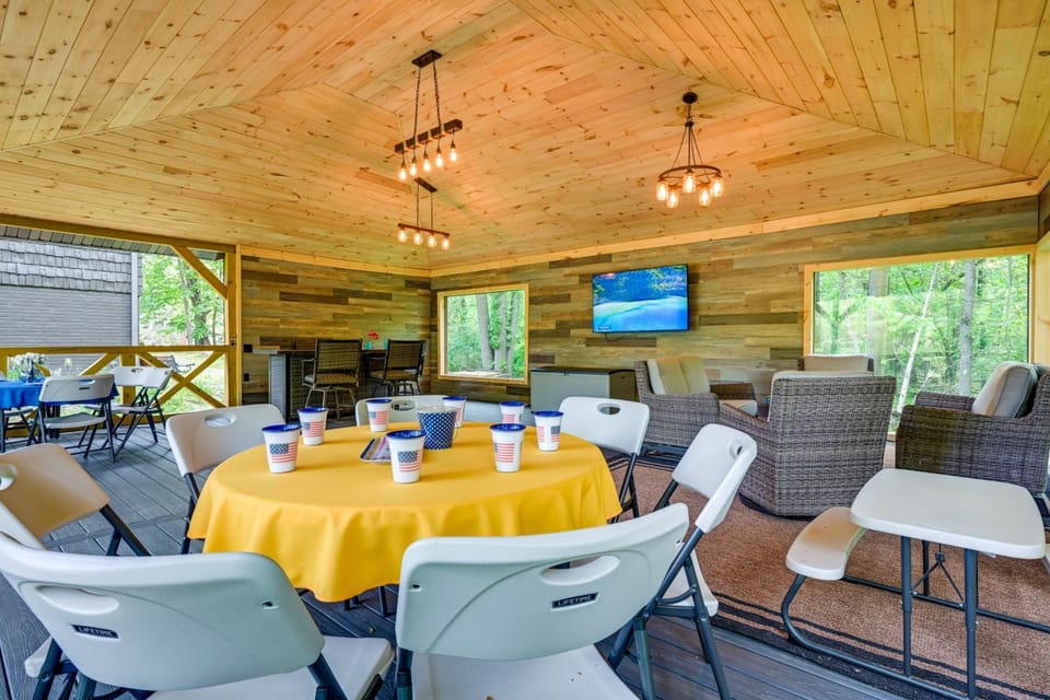 Custom-Built Clarklake Cabin: Sauna & Cold Plunge! Cabin in Ohio
