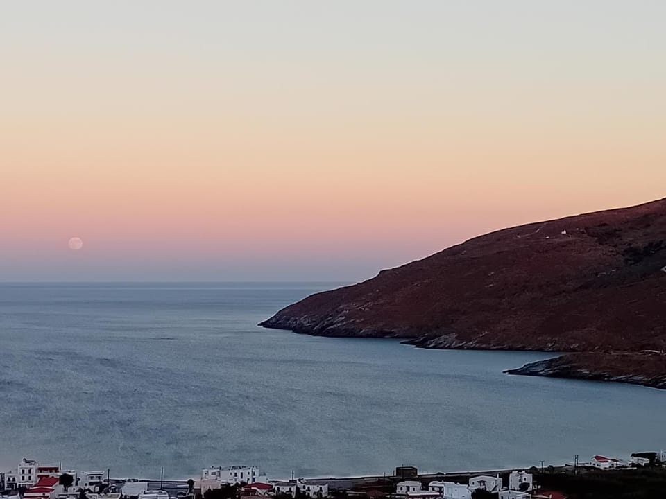 Natural landscape, View (from property/room), City view, City view, Mountain view, Sea view, Sunrise, Certificate/Award, Family, Inner courtyard view