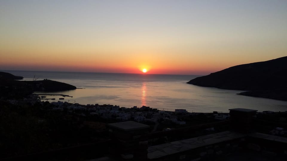 Property building, Natural landscape, Balcony/Terrace, Balcony/Terrace, Sea view, Sunrise, Family