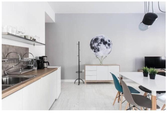 Kitchen or kitchenette, Dining area