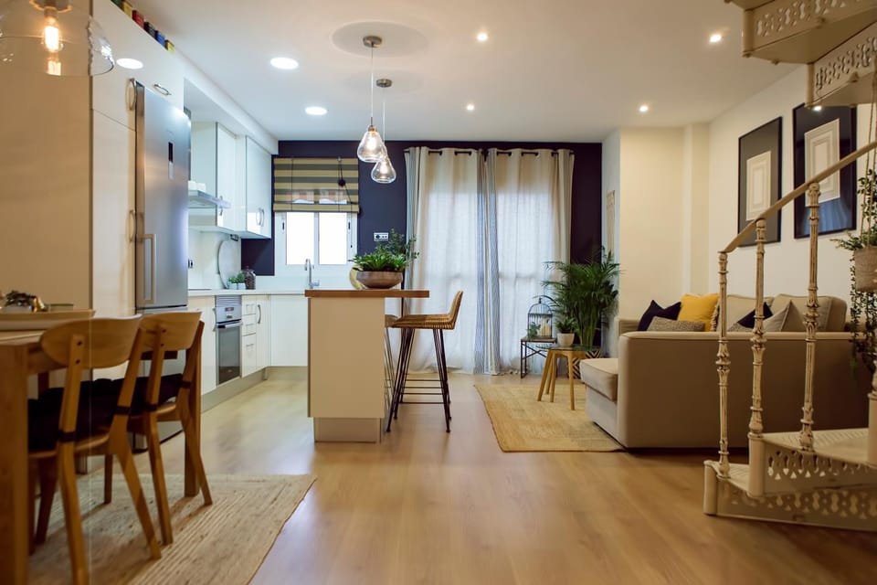 Seating area, Dining area, kitchen