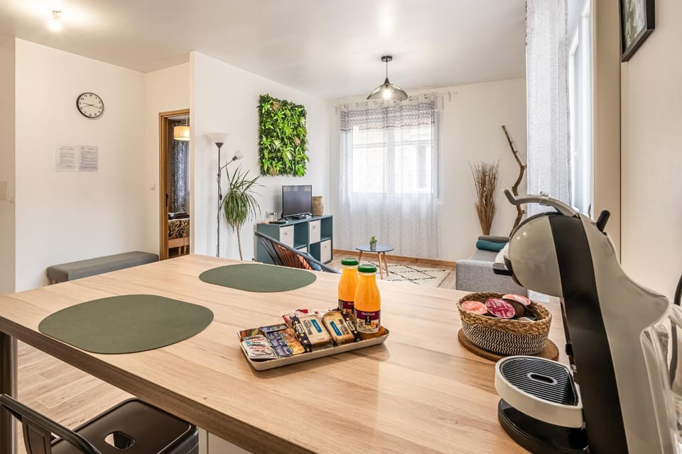 Coffee/tea facilities, Seating area, Dining area