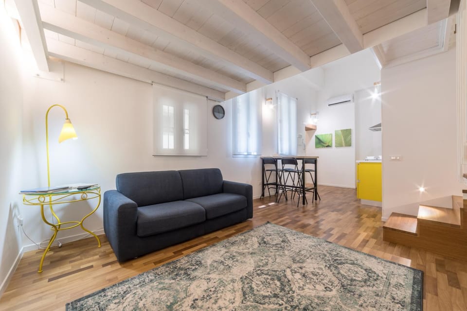 Living room, Lounge or bar, Seating area, Dining area