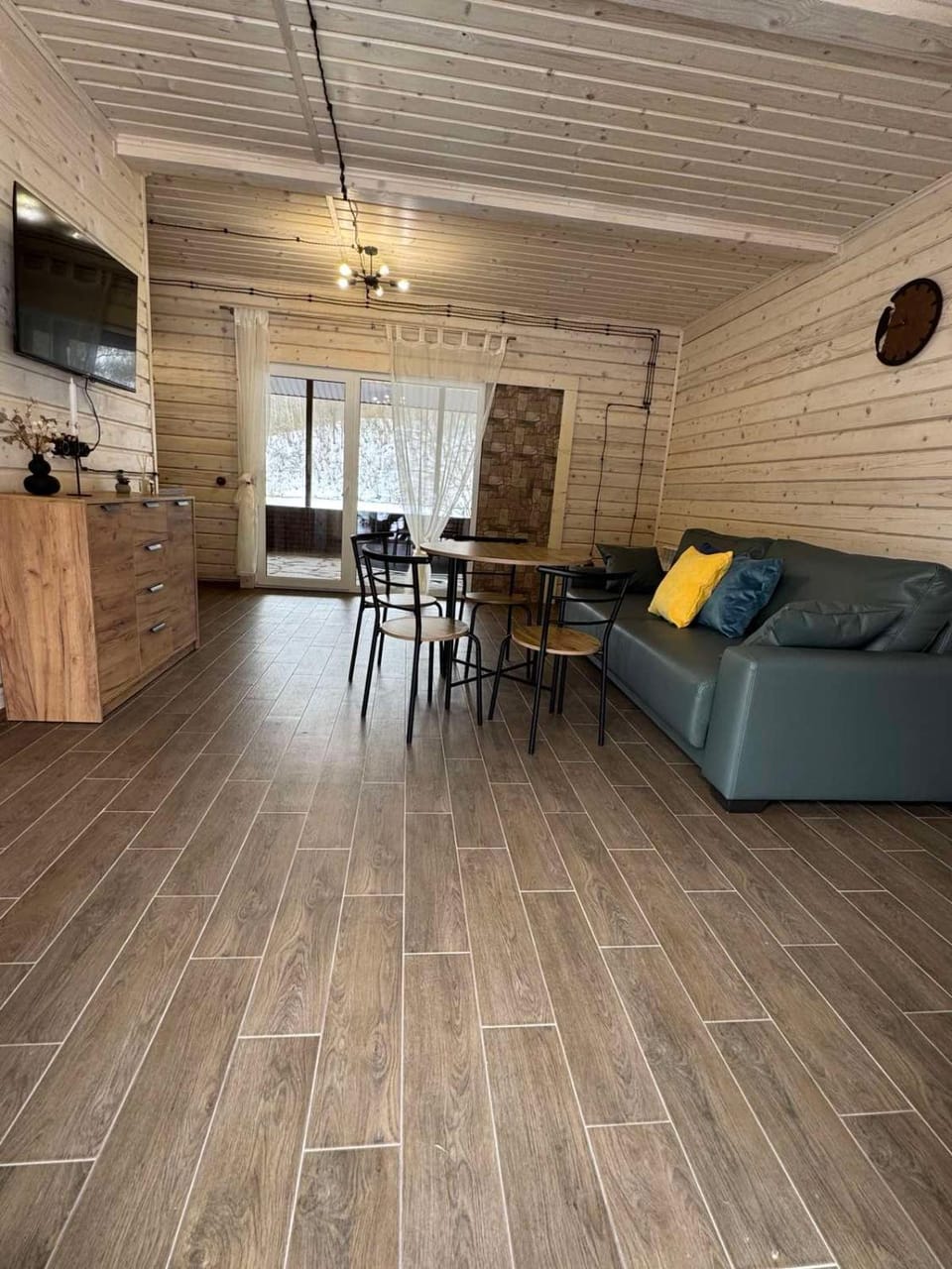 Kitchen or kitchenette, Living room