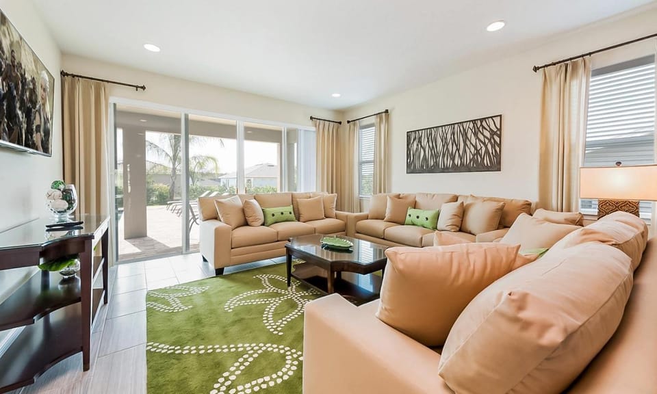 Spacious 10 Bdrm House with Private Pool and Spa at Encore House in Four Corners