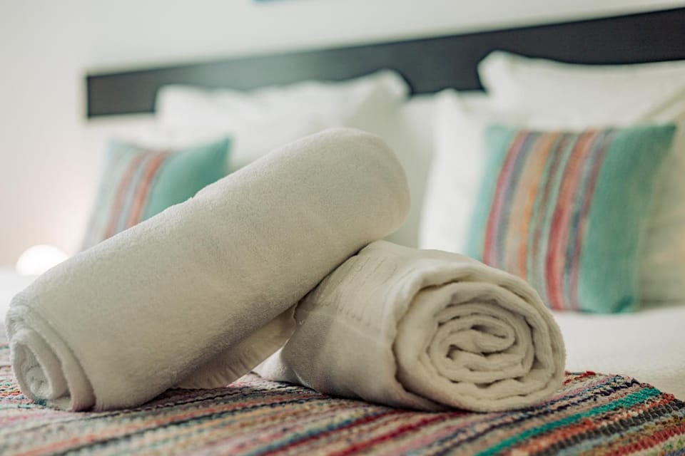 Bed, Bedroom, towels