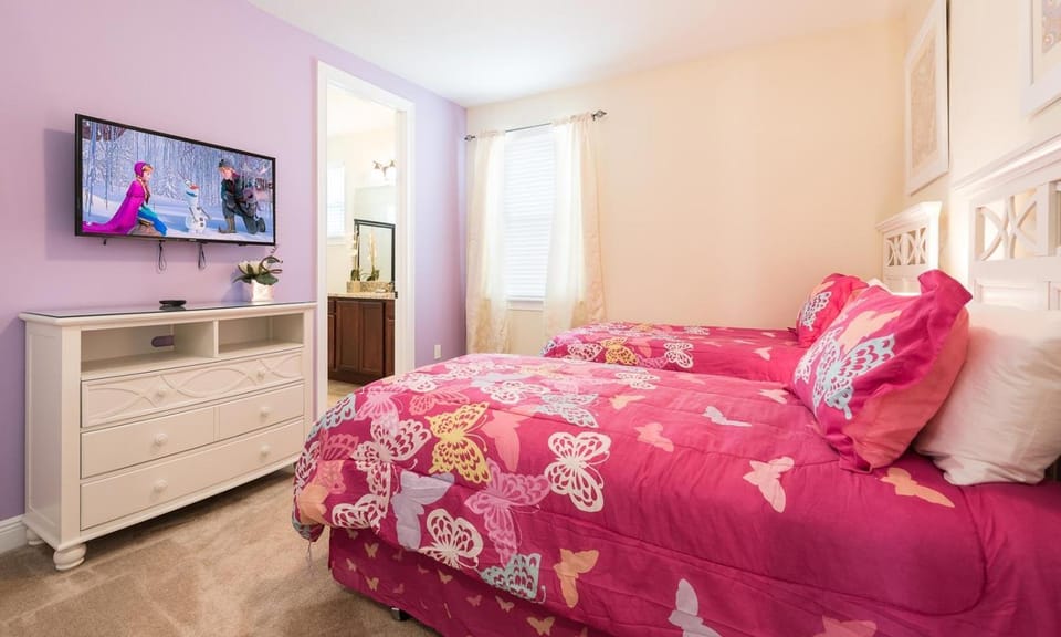 Traditional 10 Bdrm Home with Loft TV Area at Encore House in Four Corners