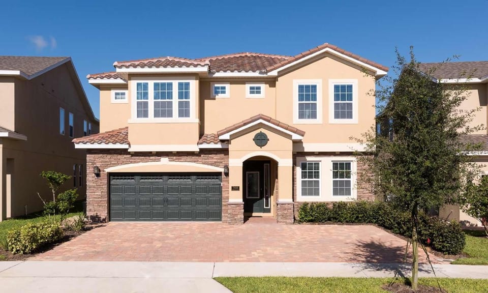 Traditional 10 Bdrm Home with Loft TV Area at Encore House in Four Corners