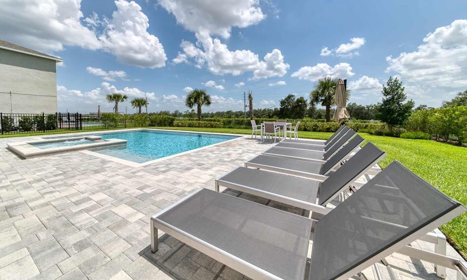 Modern 11 Bdrm Property with Game Room in Encore House in Four Corners