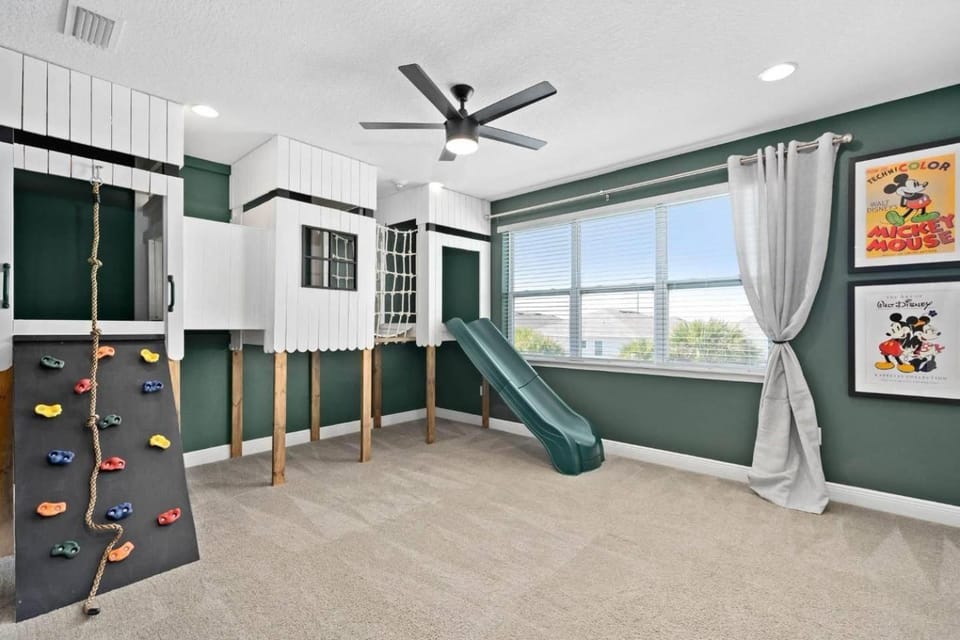 Stylish 10 Bdrm Villa with Galactic Themed Room in Encore House in Four Corners