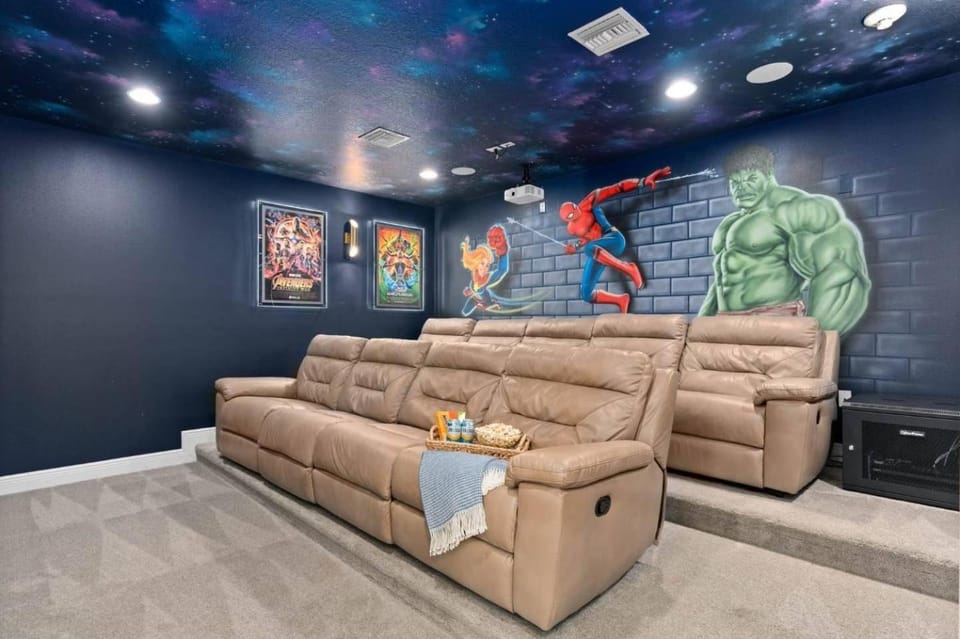 Stylish 10 Bdrm Villa with Galactic Themed Room in Encore House in Four Corners