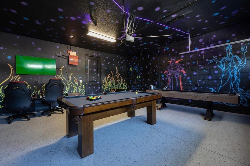 Stylish 10 Bdrm Villa with Galactic Themed Room in Encore House in Four Corners