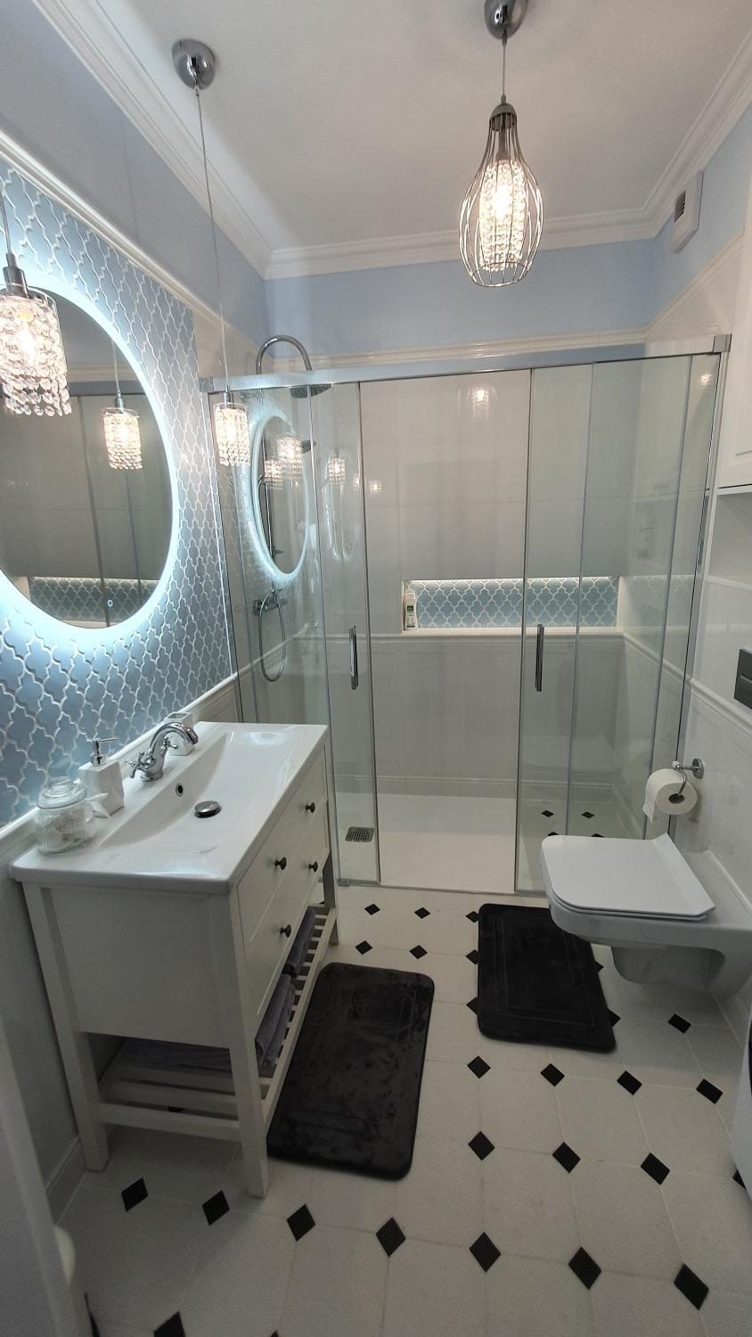 Shower, Toilet, Bathroom, towels