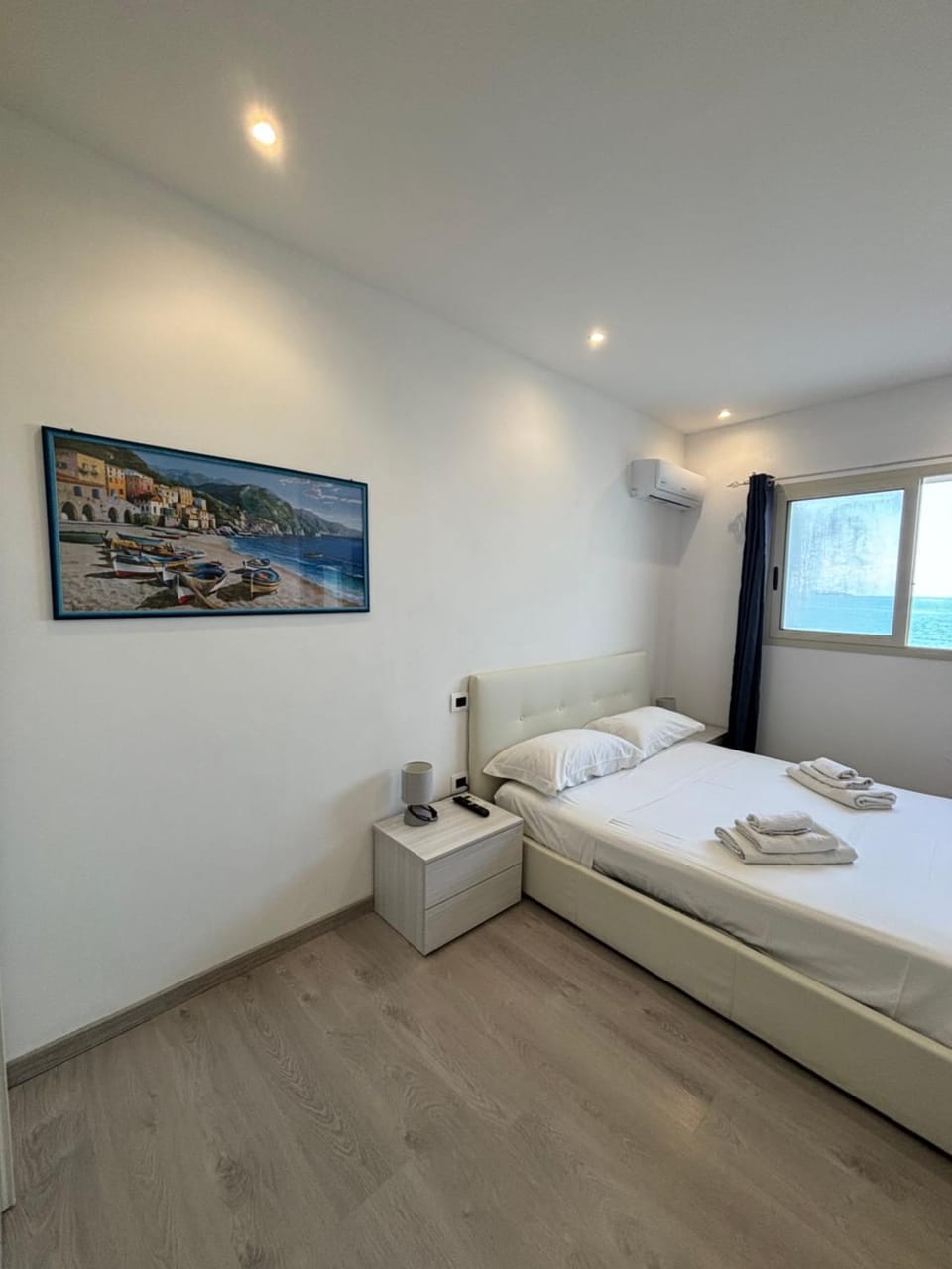 Bed, Photo of the whole room, Bedroom, towels, air conditioner