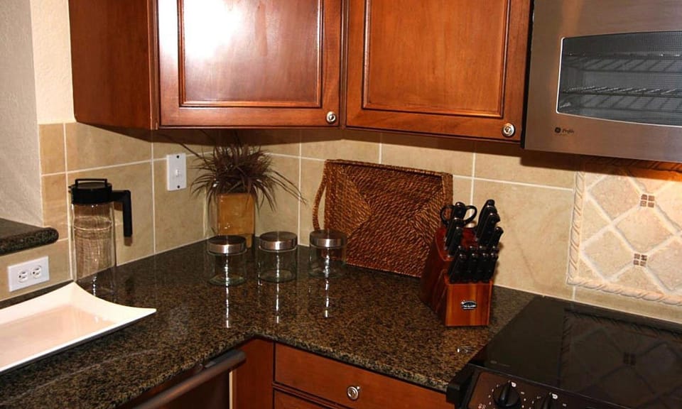 Sun Kissed 3 Bdrm Condo with Balcony Access at Reunion House in Four Corners