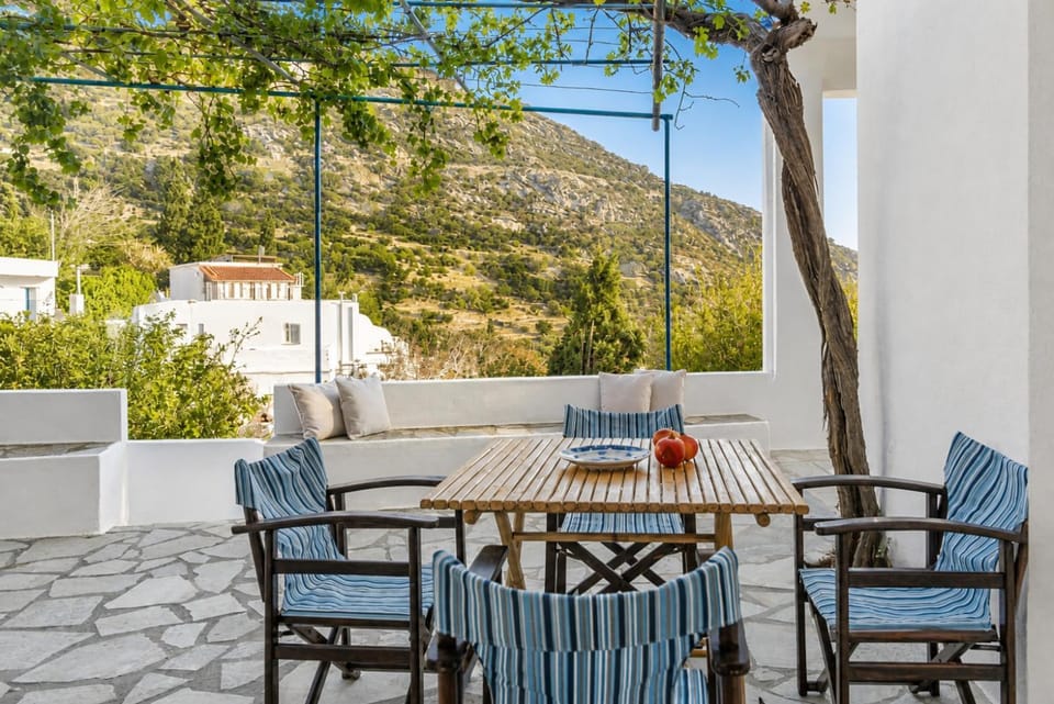 "The Pomegranate House" - Tranquil Retreat House in Decentralized Administration of the Aegean